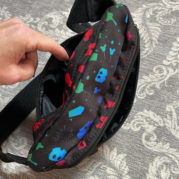 NWOT- 🌈 Disney Theme Parks Fanny Pack/ Shoulder Bag - Picture 12 of 16